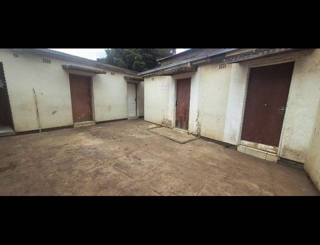18 BEDROOM HOUSE FOR SALE IN KEMPTON PARK EXT 02